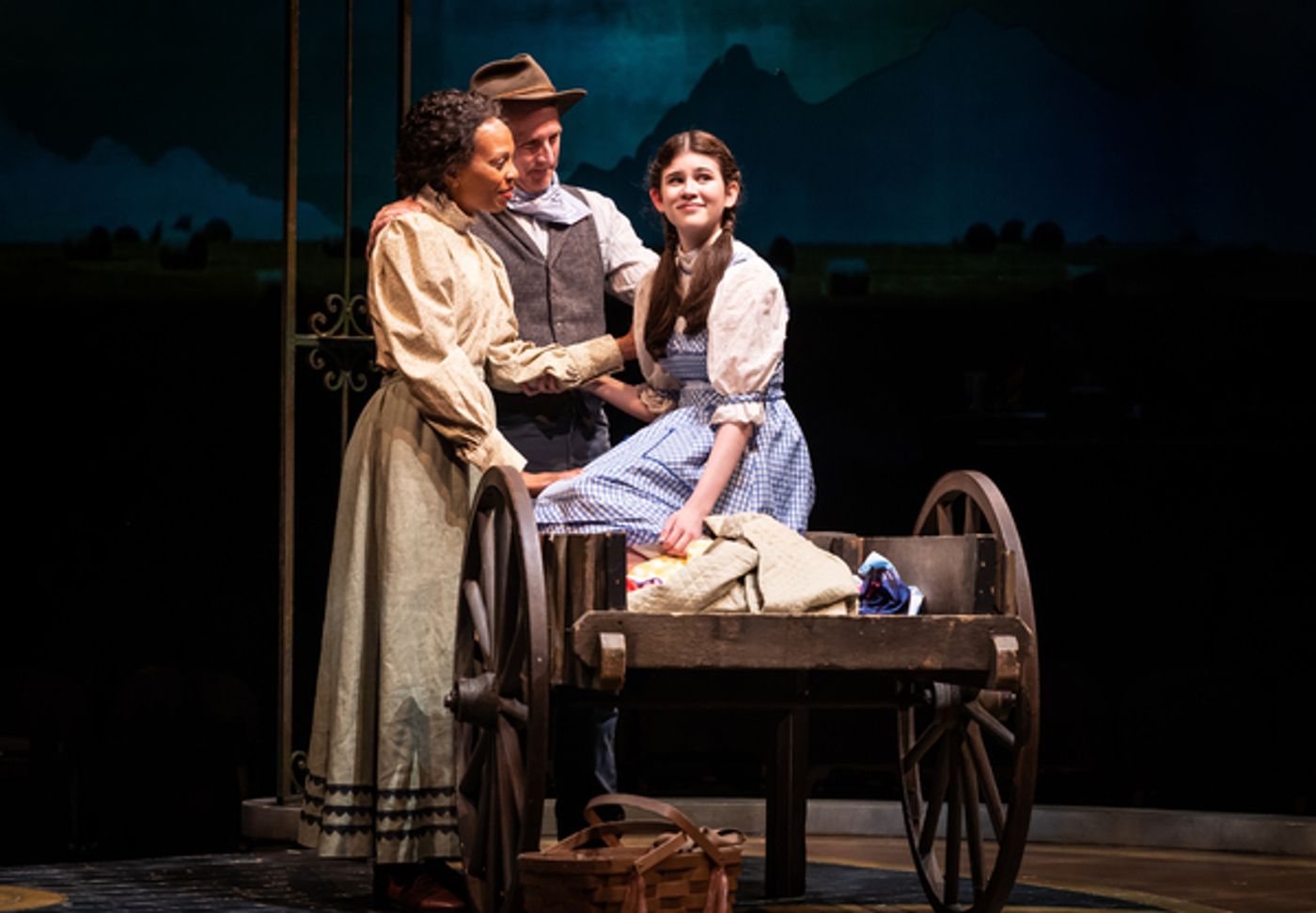 Photos: First Look At THE WIZARD OF OZ At Marriott Theatre  Image