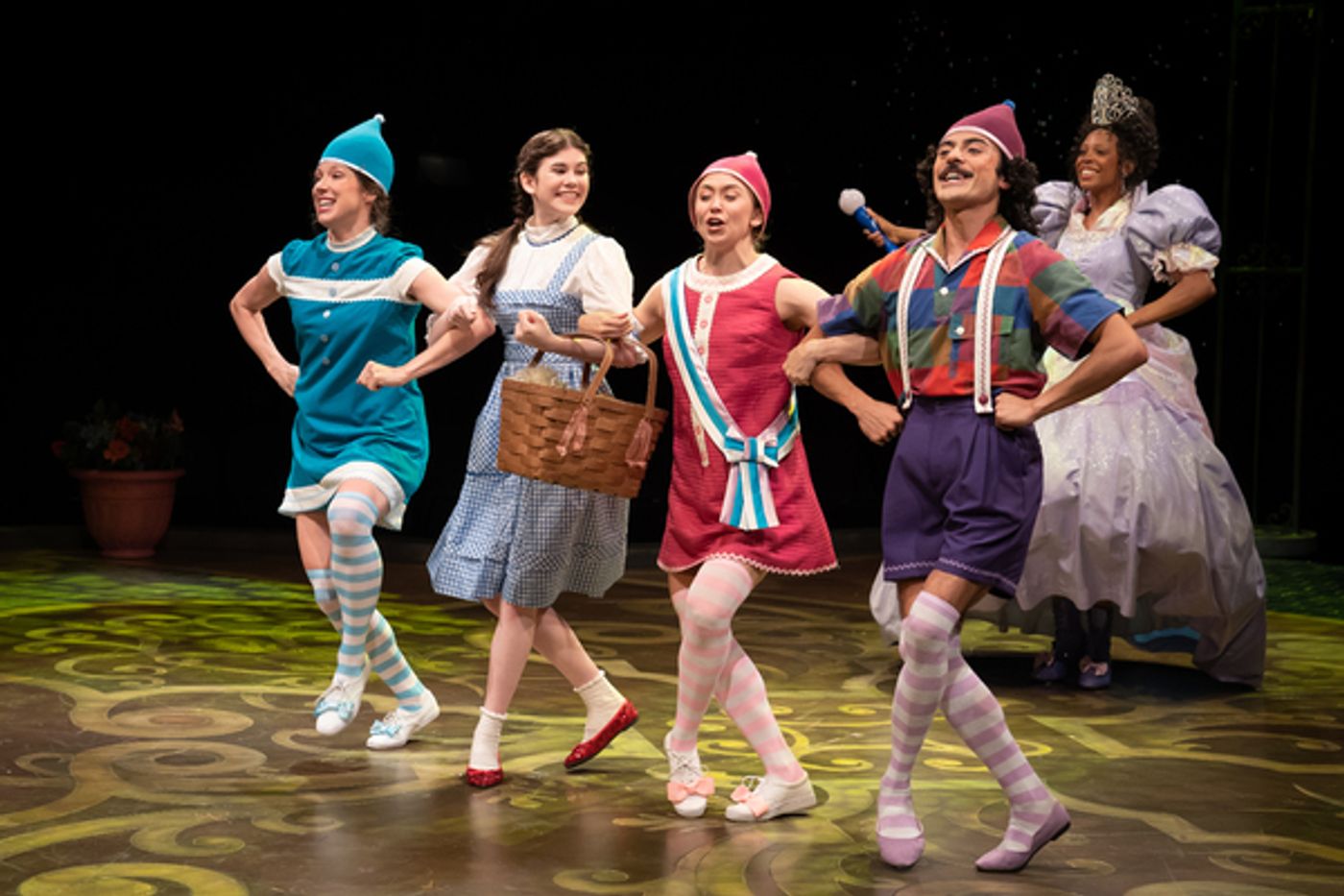 Photos: First Look At THE WIZARD OF OZ At Marriott Theatre  Image