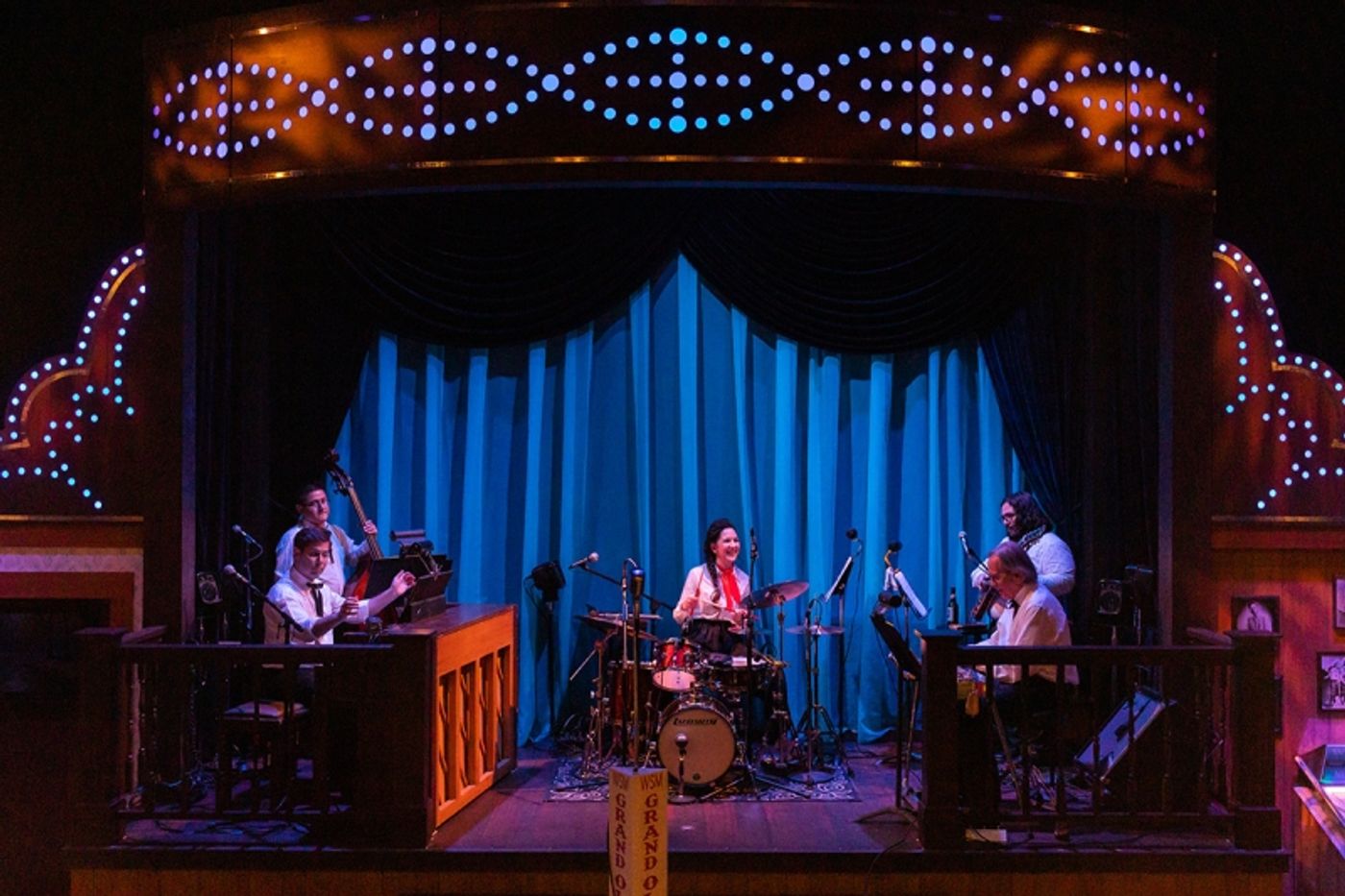 Review: ALWAYS...PATSY CLINE at The Phoenix Theatre Company  Image