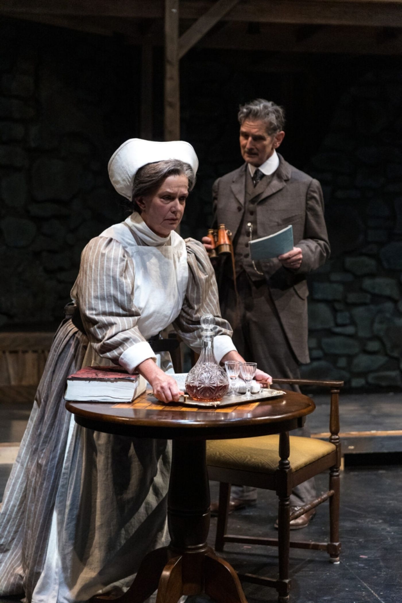 Review: HOLMES AND WATSON at Park Square Theatre  Image