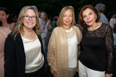 Wendy Hashfall, Karol Todrys, Miriam Comen

photo by Rob Rich/SocietyAllure.com ©202 Photo
