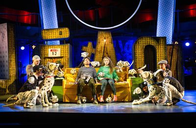 The cast Photo