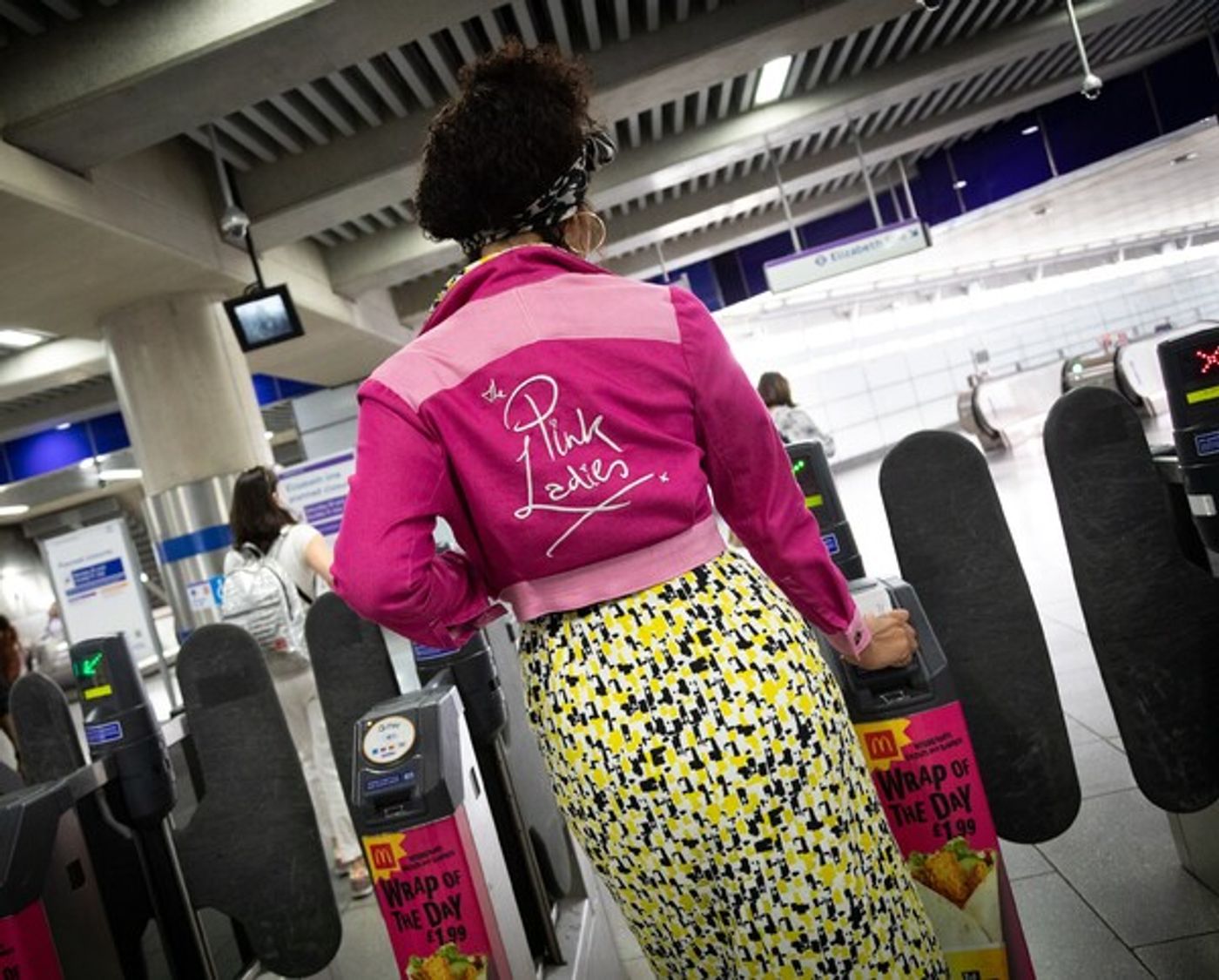 Photos: Cast Members From & JULIET, GREASE, and More Gather at Tottenham Court Road Station in Honour of Kids Week  Image