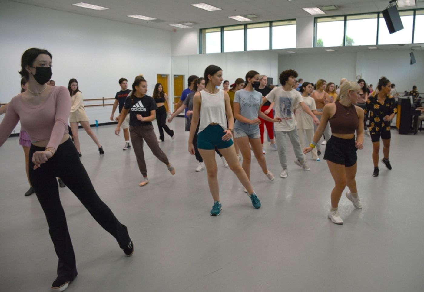 Previews: SHOWSTOPPERS at Straz Center  Image