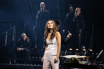 Samatha Barks as Florence Photo
