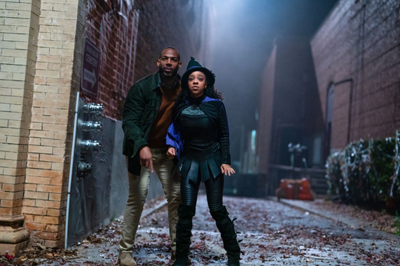 Photos: First Look at THE CURSE OF BRIDGE HOLLOW Starring Marlon Wayans & Priah Ferguson  Image