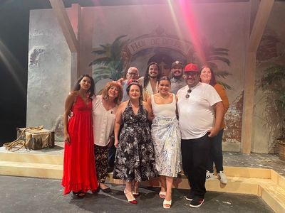 The cast of Anna in the Tropics Photo