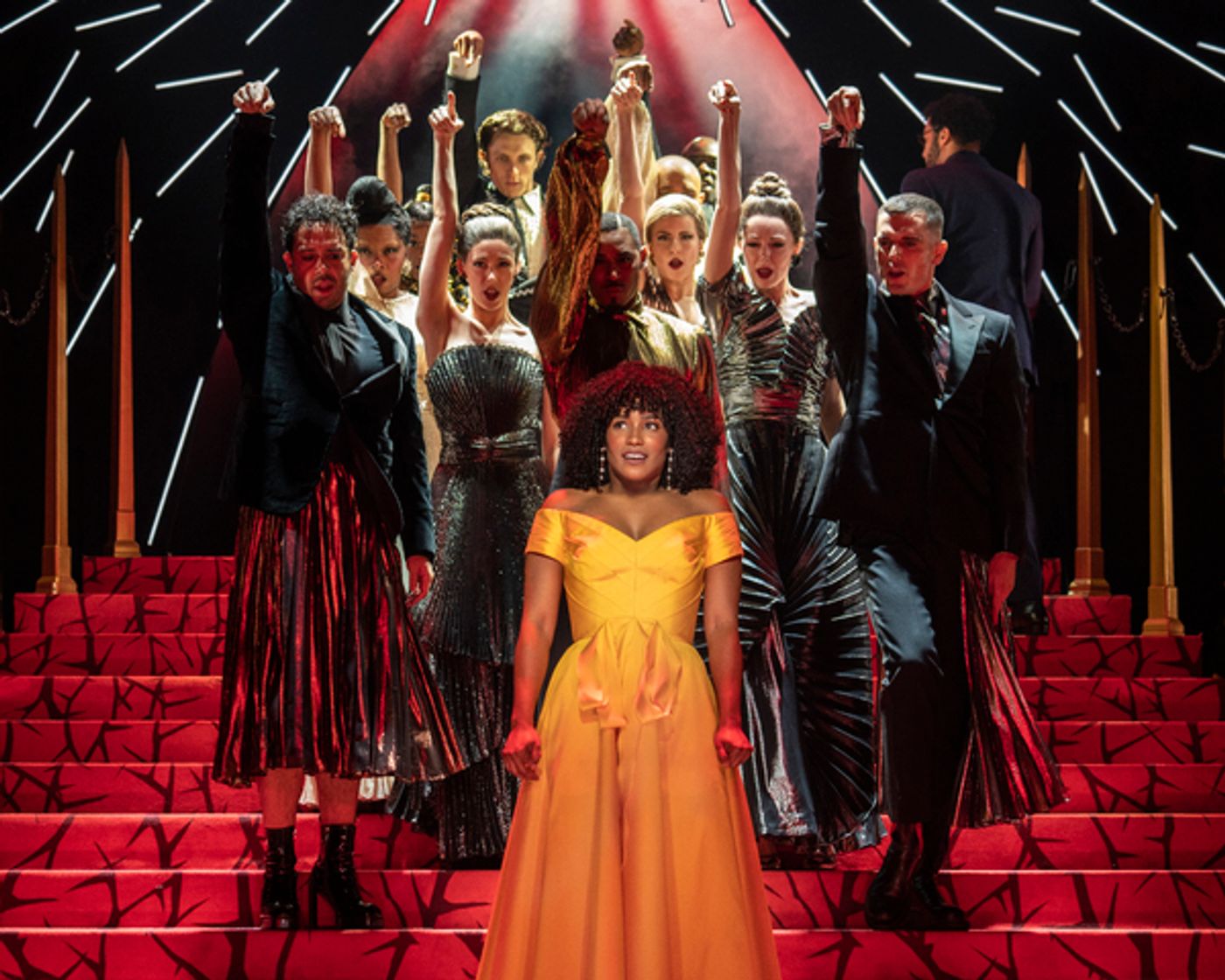 Photos/Video: First Look at Broadway-Bound THE DEVIL WEARS PRADA in Chicago  Image