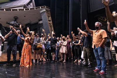 Beetlejuice celebrates 500 performances Photo