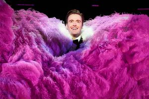 Erich Bergen @ BroadwayWorld Erich Bergen Photo