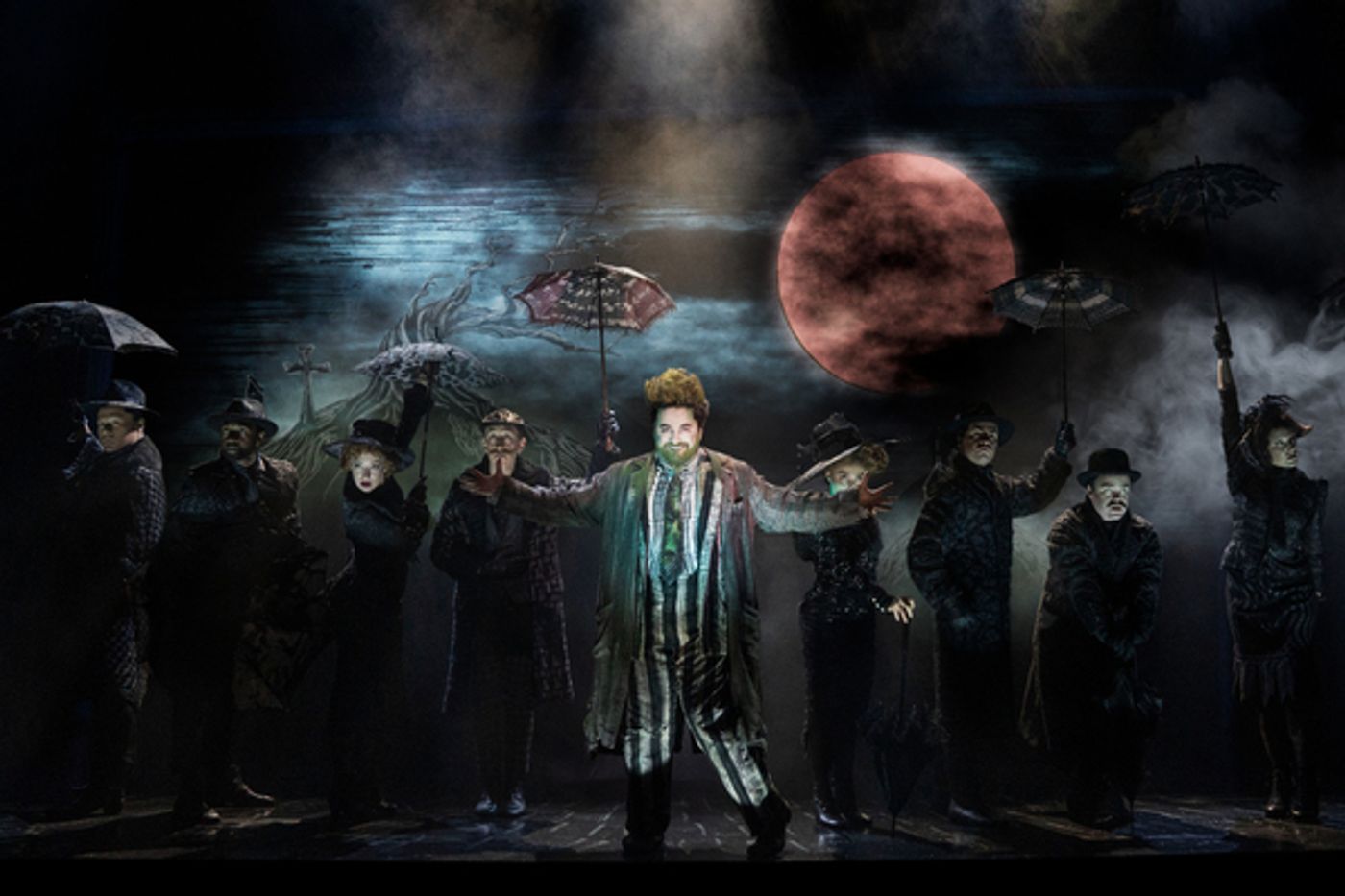 Photos: See Alex Brightman, Elizabeth Teeter & More in New BEETLEJUICE Images  Image