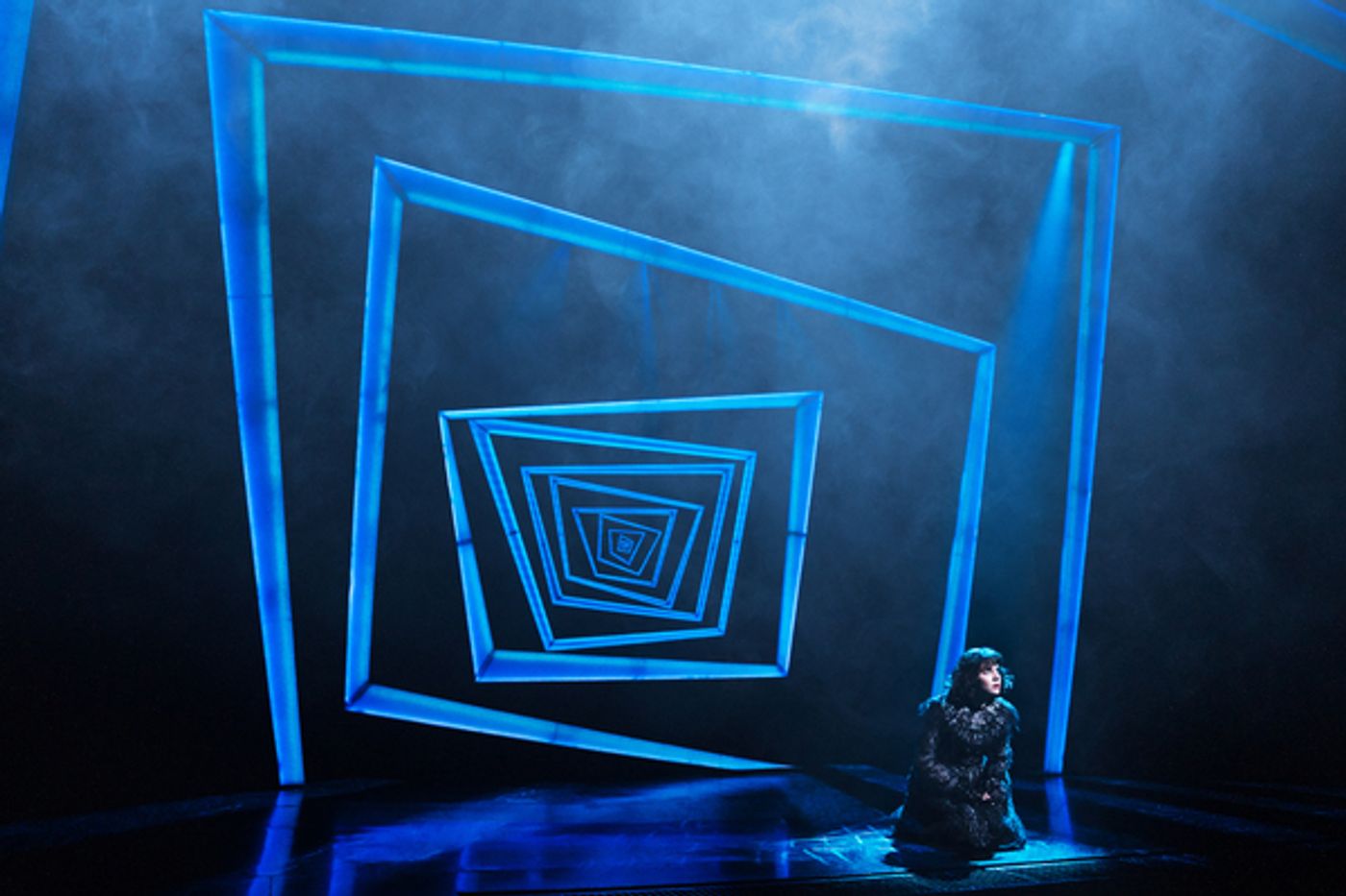 Photos: See Alex Brightman, Elizabeth Teeter & More in New BEETLEJUICE Images  Image