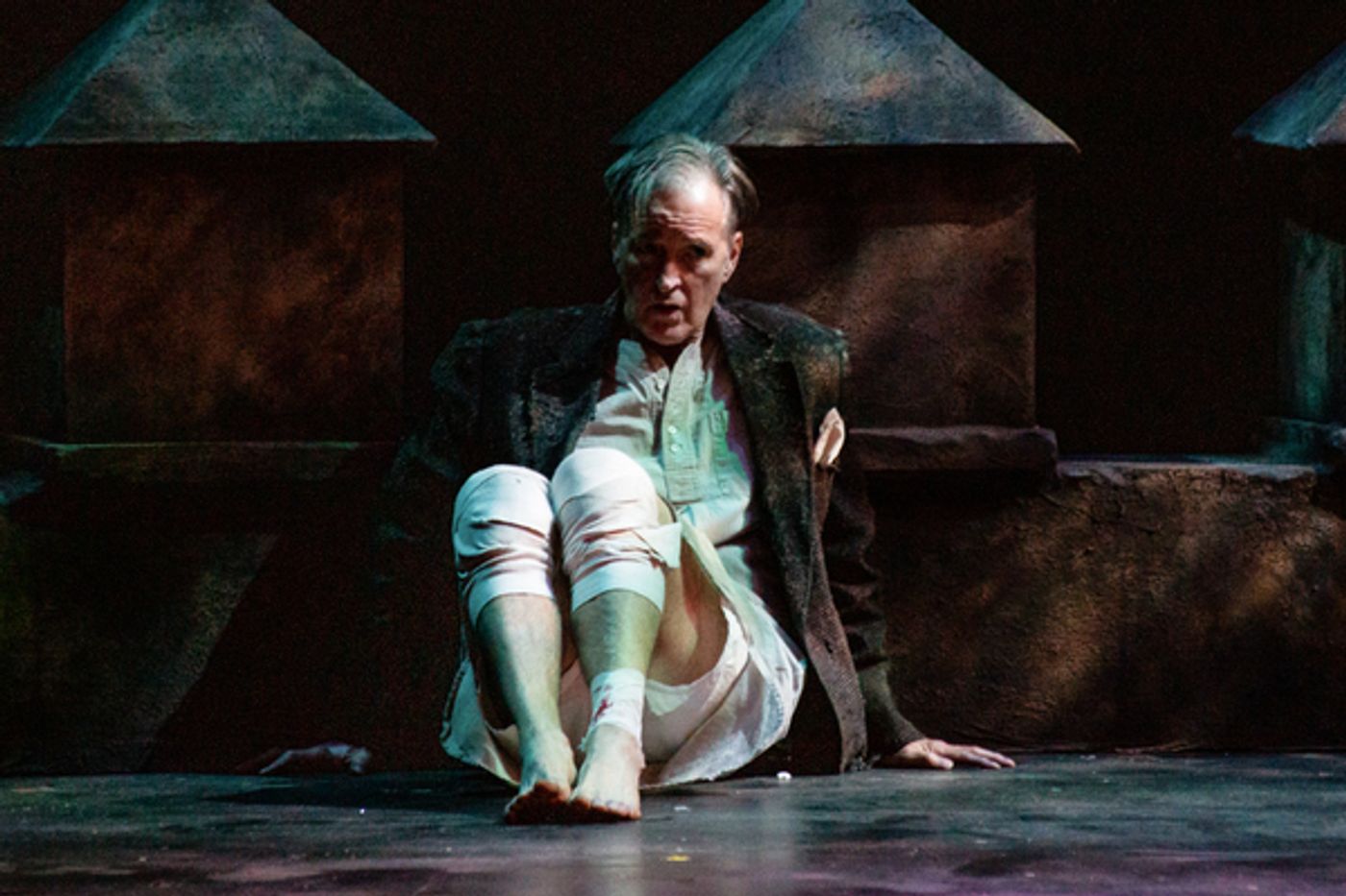 Photos: First Look At The Colonial's DRACULA  Image