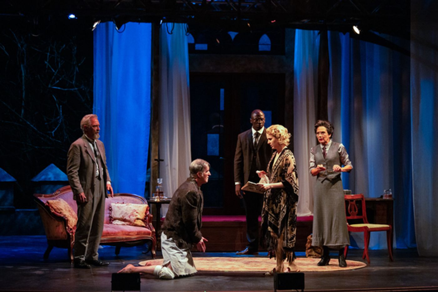 Photos: First Look At The Colonial's DRACULA  Image