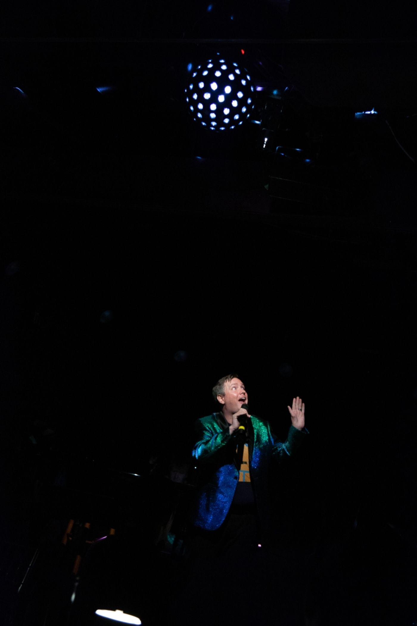 Review: Robbie Rozelle Debuts New Green Room 42 Residency PARTY MIX  Image