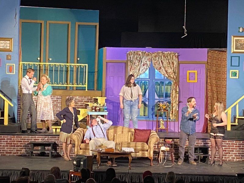 Review: NOISES OFF at The Royal Theatre Shows An Extreme Version of Backstage Drama  Image