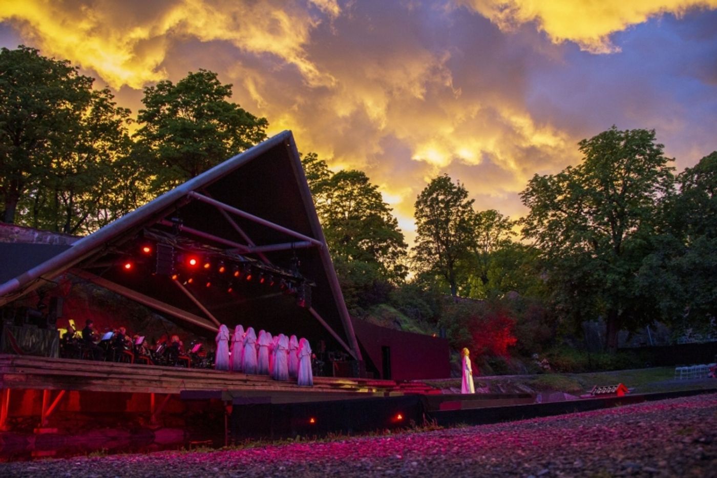 Review: KRISTIN LAVRANSDATTER at Akershus Festning / Karpedammen  Image