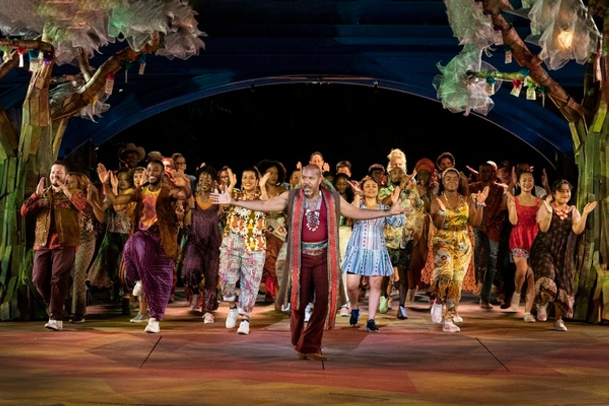 Darius de Haas and the company  at 