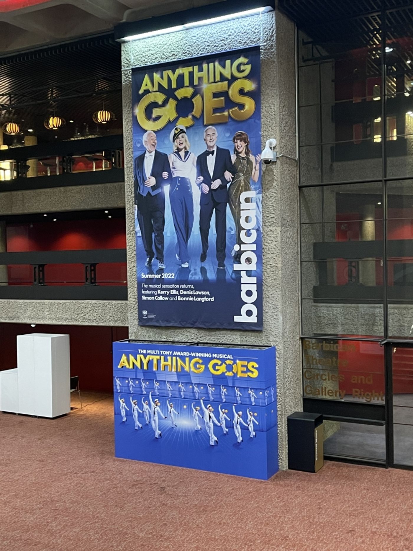 Verano de 2022 en el West End: un cartel refrescante  Image