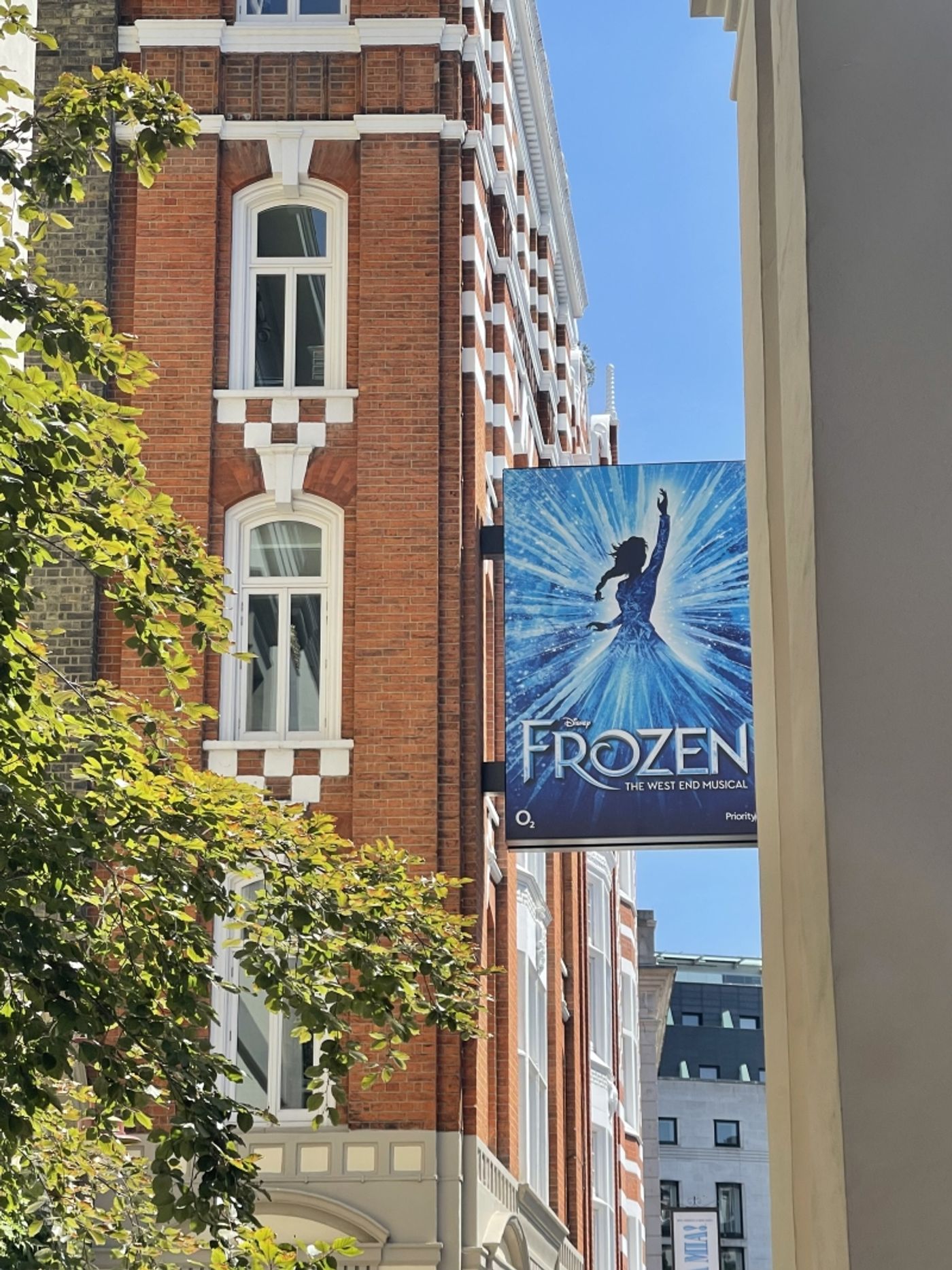 Verano de 2022 en el West End: un cartel refrescante  Image