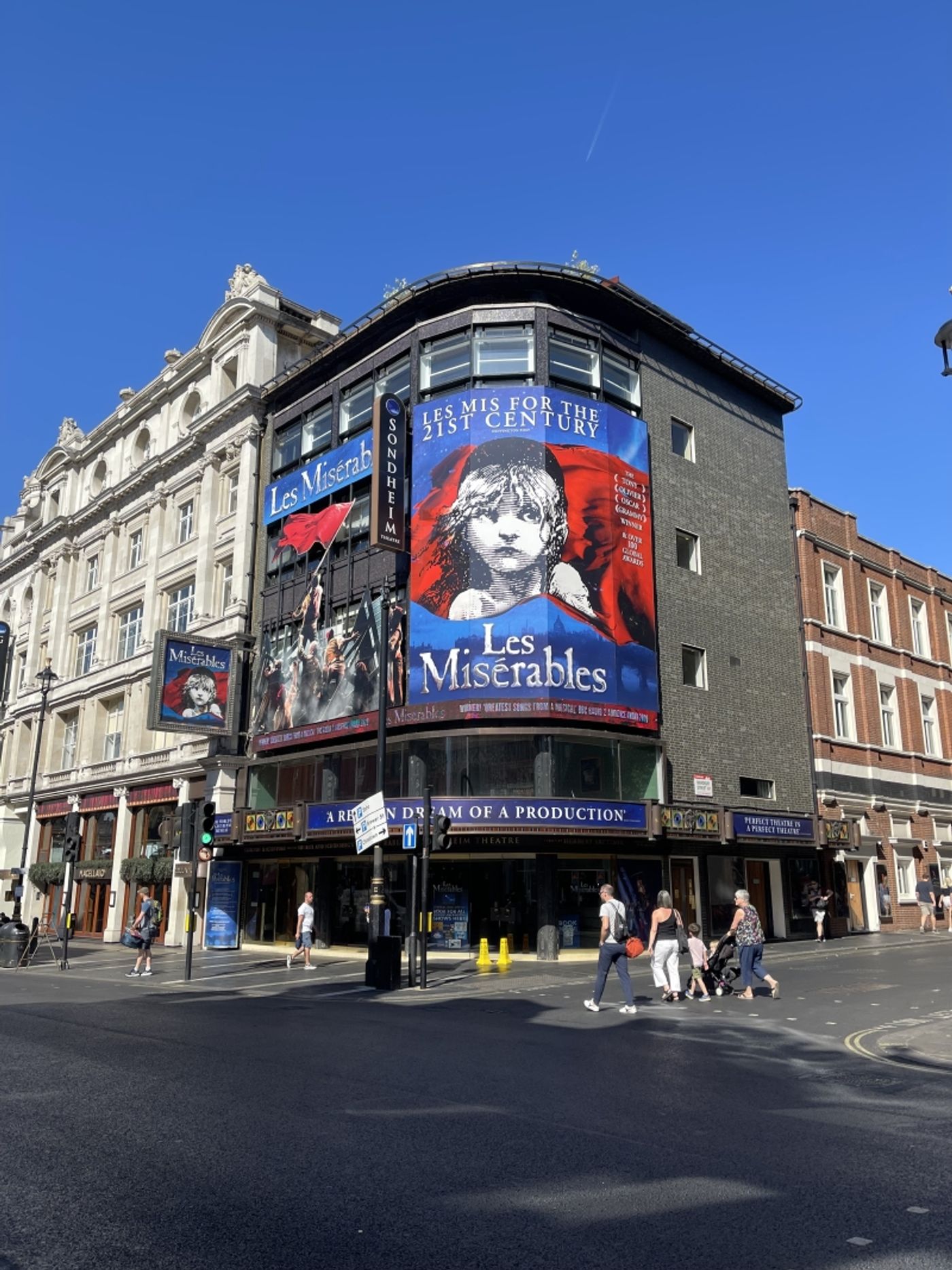 Verano de 2022 en el West End: un cartel refrescante  Image