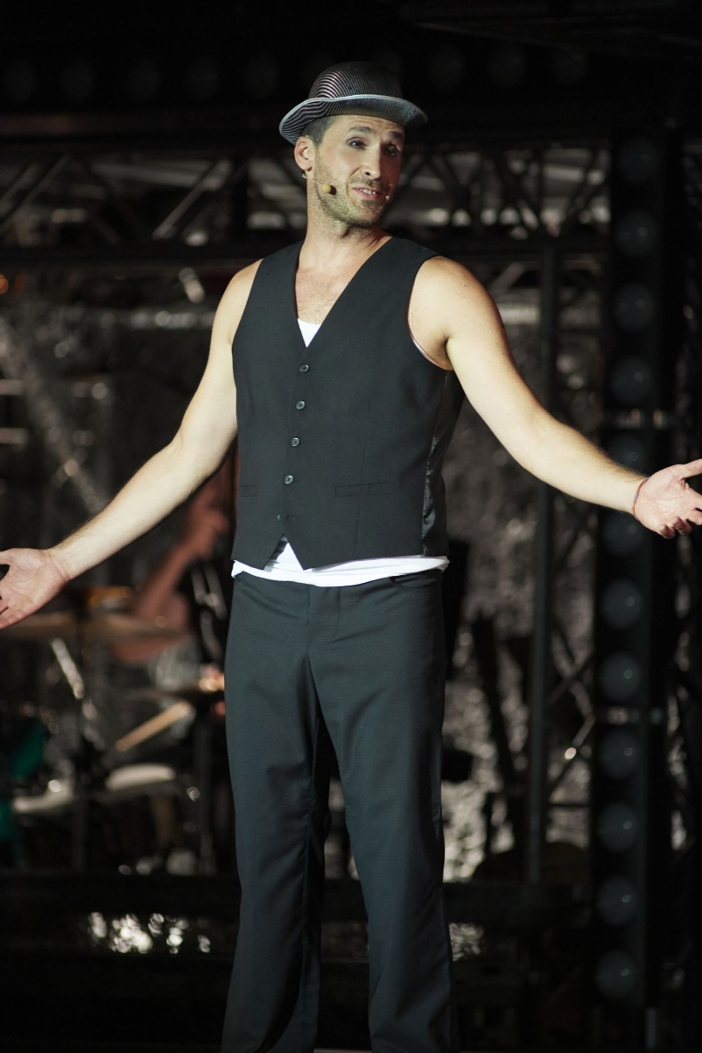 Review: THE GRAND SHOW IN ST. MARGARETHEN'S QUARRY  Image