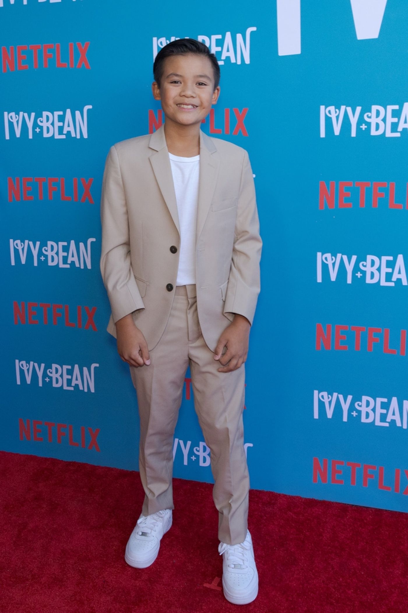 Photos: Jesse Tyler Ferguson & More Attend IVY + BEAN Special LA Screening  Image