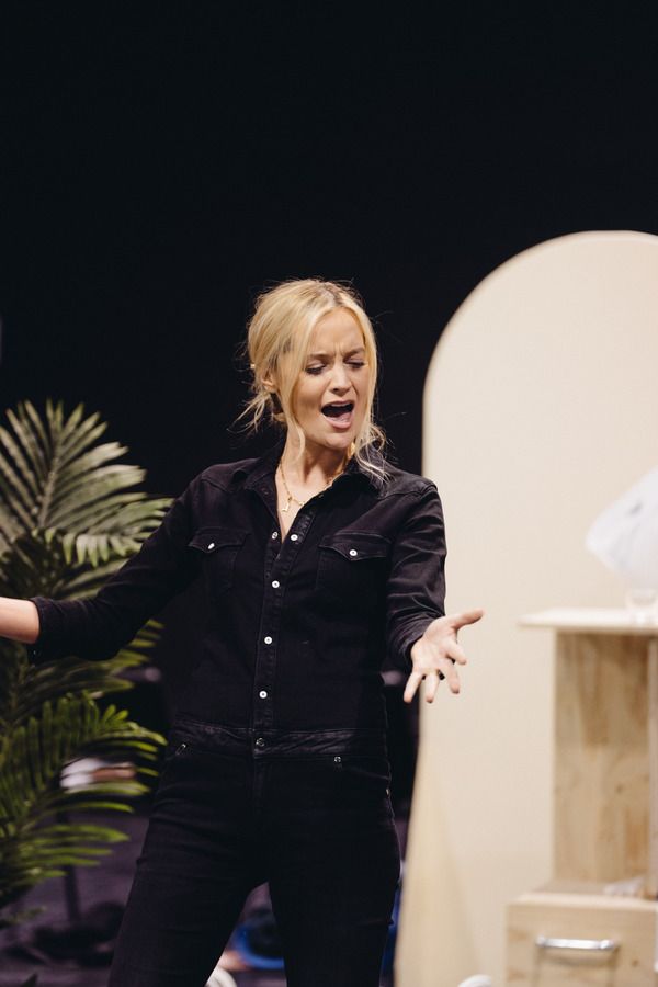 Laura Whitmore Photo