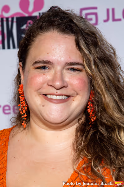 Bonnie Milligan Photo