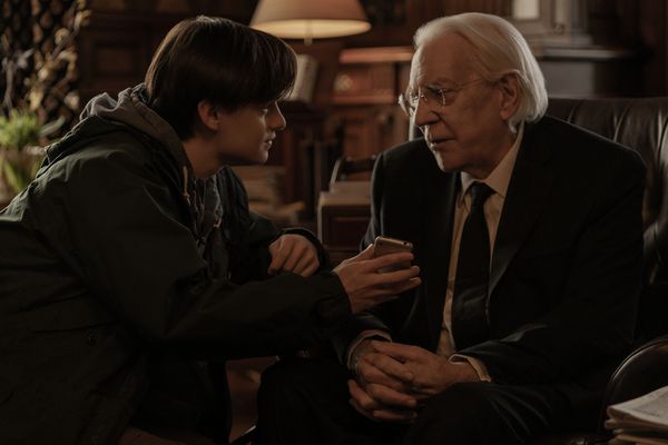 Jaeden Martell as Craig and Donald Sutherland as Mr. Harrigan in Mr. Harrigan’s Pho Photo