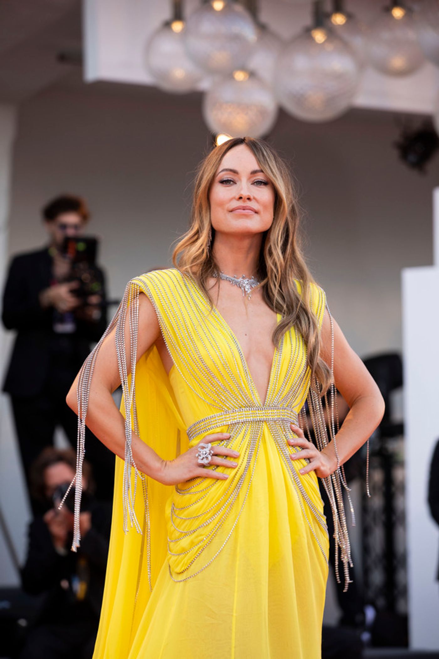 Photos: Florence Pugh, Harry Styles & the DON'T WORRY DARLING Cast Hit the Venice Film Festival Red Carpet  Image