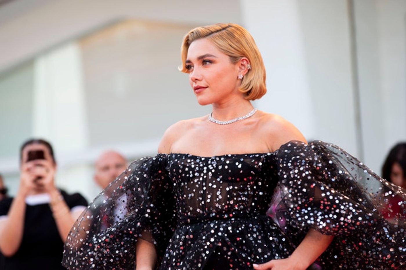 Photos: Florence Pugh, Harry Styles & the DON'T WORRY DARLING Cast Hit the Venice Film Festival Red Carpet  Image
