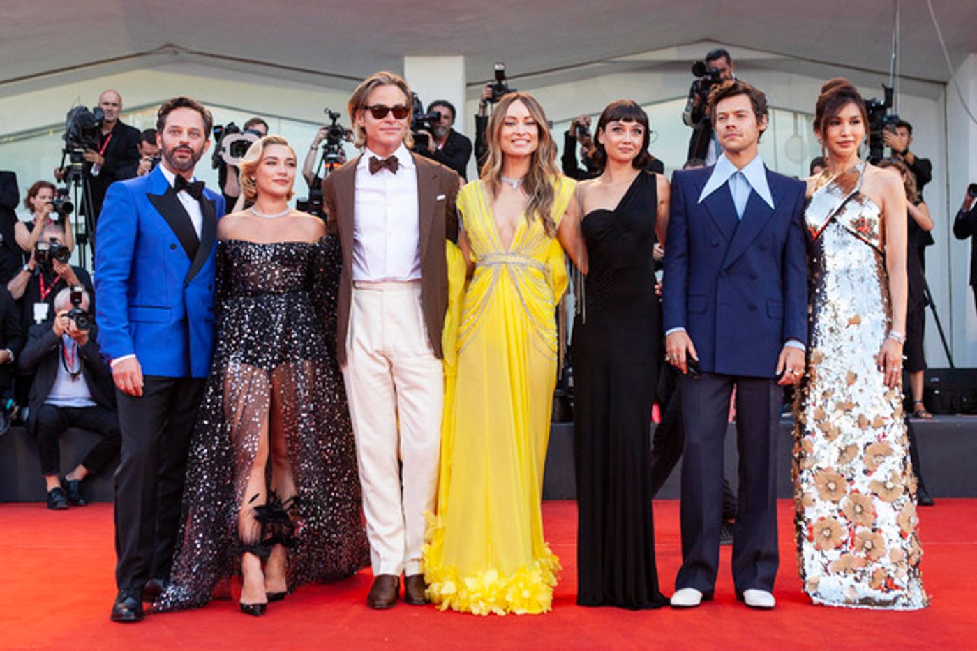Photos: Florence Pugh, Harry Styles & the DON'T WORRY DARLING Cast Hit the Venice Film Festival Red Carpet  Image