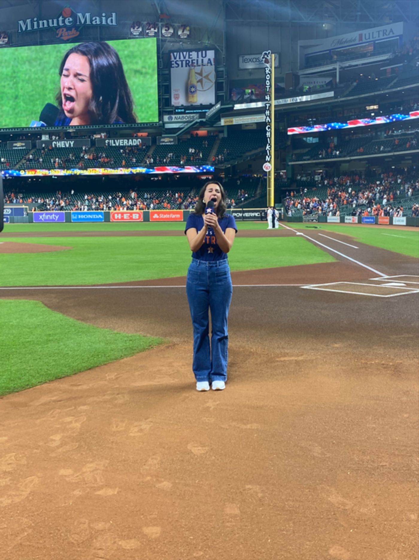 Photos: LEND ME A SOPRANO's Mia Pinero Performs the National Anthem at Astros vs. Texans Game  Image