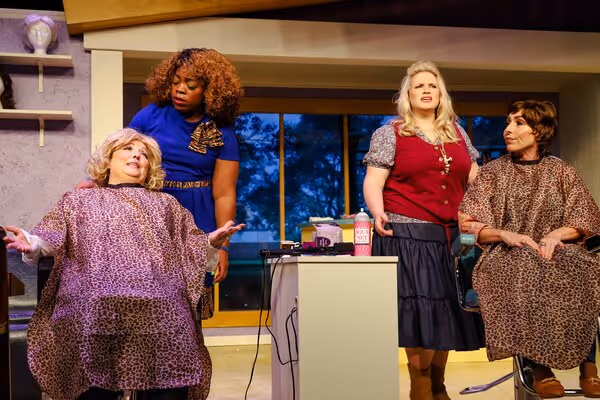 M'Lynn (Shelleigh-Mairi Ferguson), Truvy (Janice Williams), Annelle (Samantha Jane Lo Photo