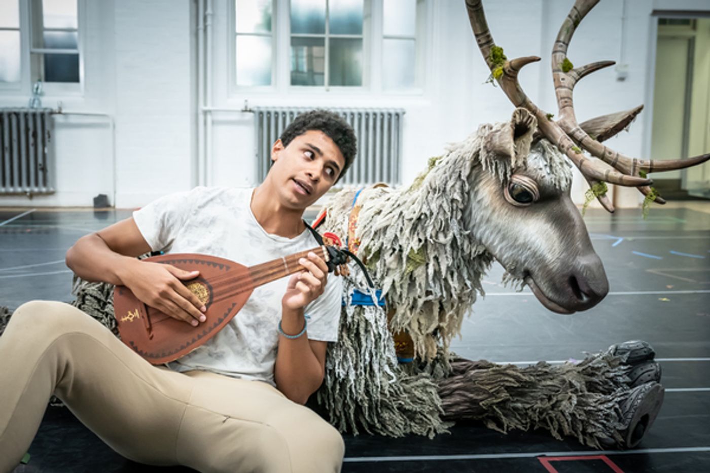 Photos: Inside Rehearsal With the New Members of the Cast of FROZEN  Image