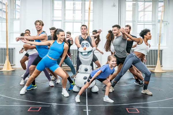 Photos: Inside Rehearsal With the New Members of the Cast of FROZEN — photo 5 of 13