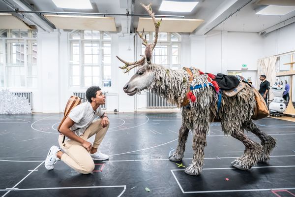 Photos: Inside Rehearsal With the New Members of the Cast of FROZEN — photo 1 of 13