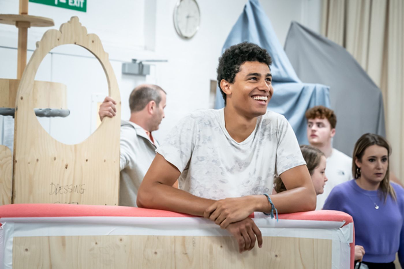 Photos: Inside Rehearsal With the New Members of the Cast of FROZEN  Image