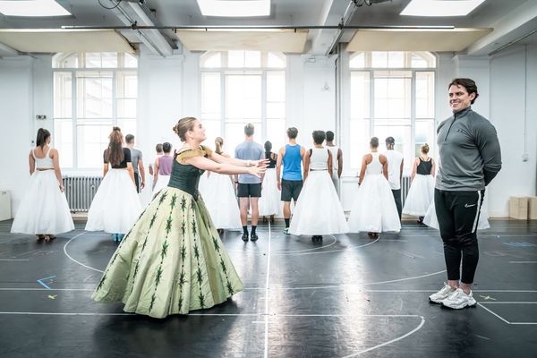 Photos: Inside Rehearsal With the New Members of the Cast of FROZEN — photo 10 of 13