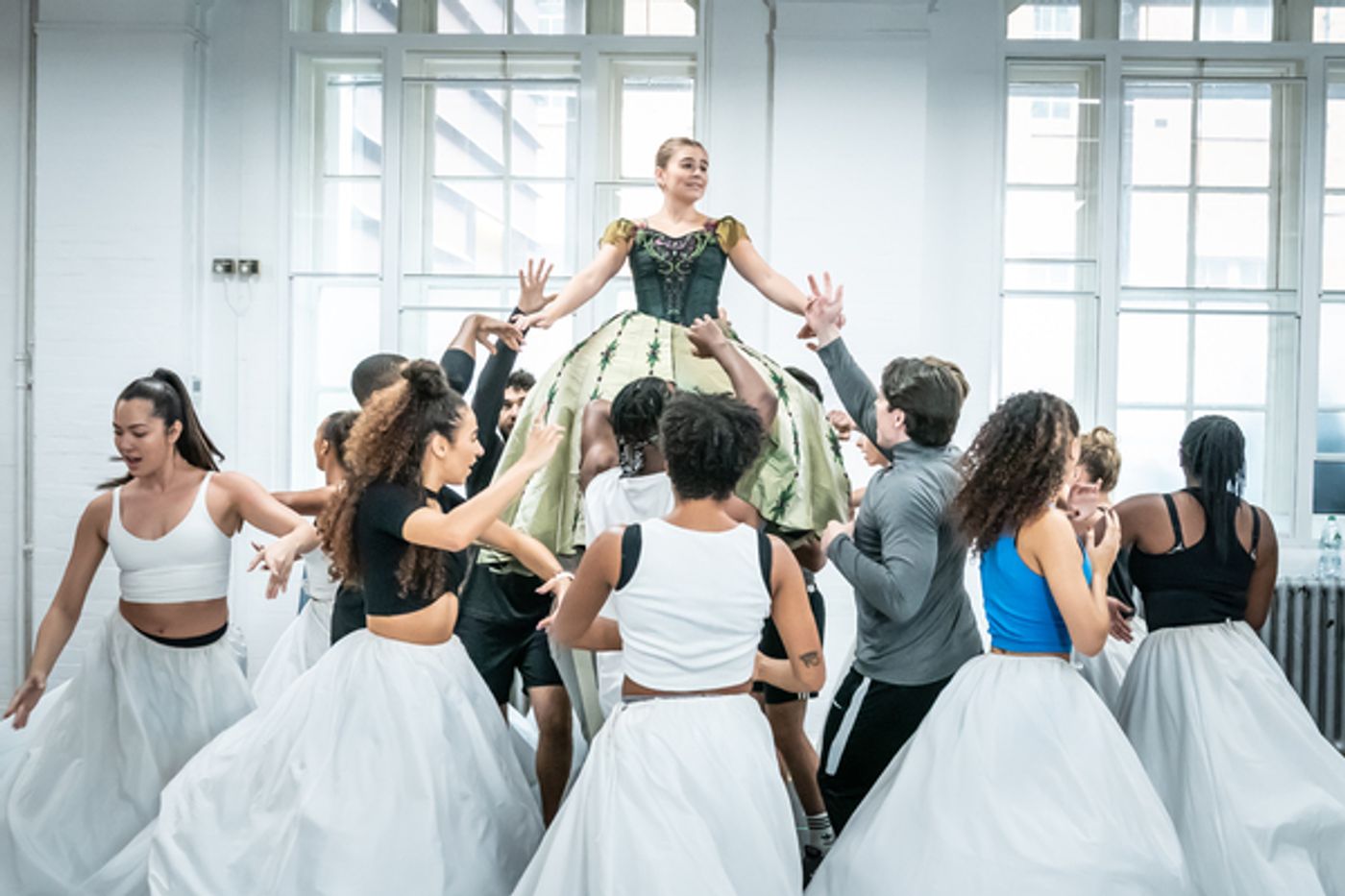Photos: Inside Rehearsal With the New Members of the Cast of FROZEN  Image