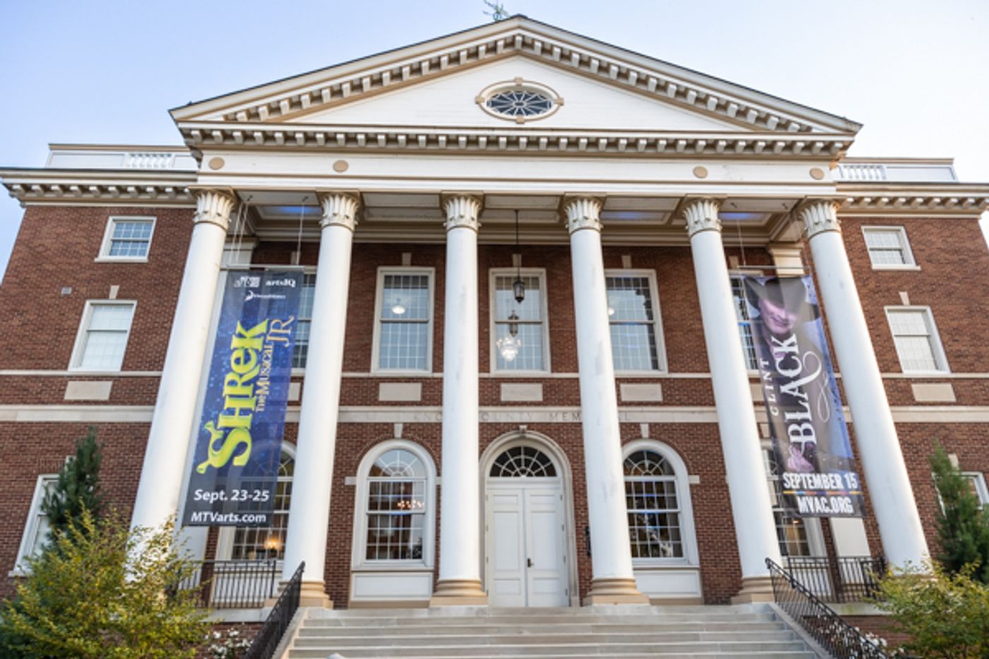 Photos: Inside Mount Vernon Arts Consortium present Clint Black In concert Photos: Inside Mount Vernon Arts Consortium present Clint Black In concert Image