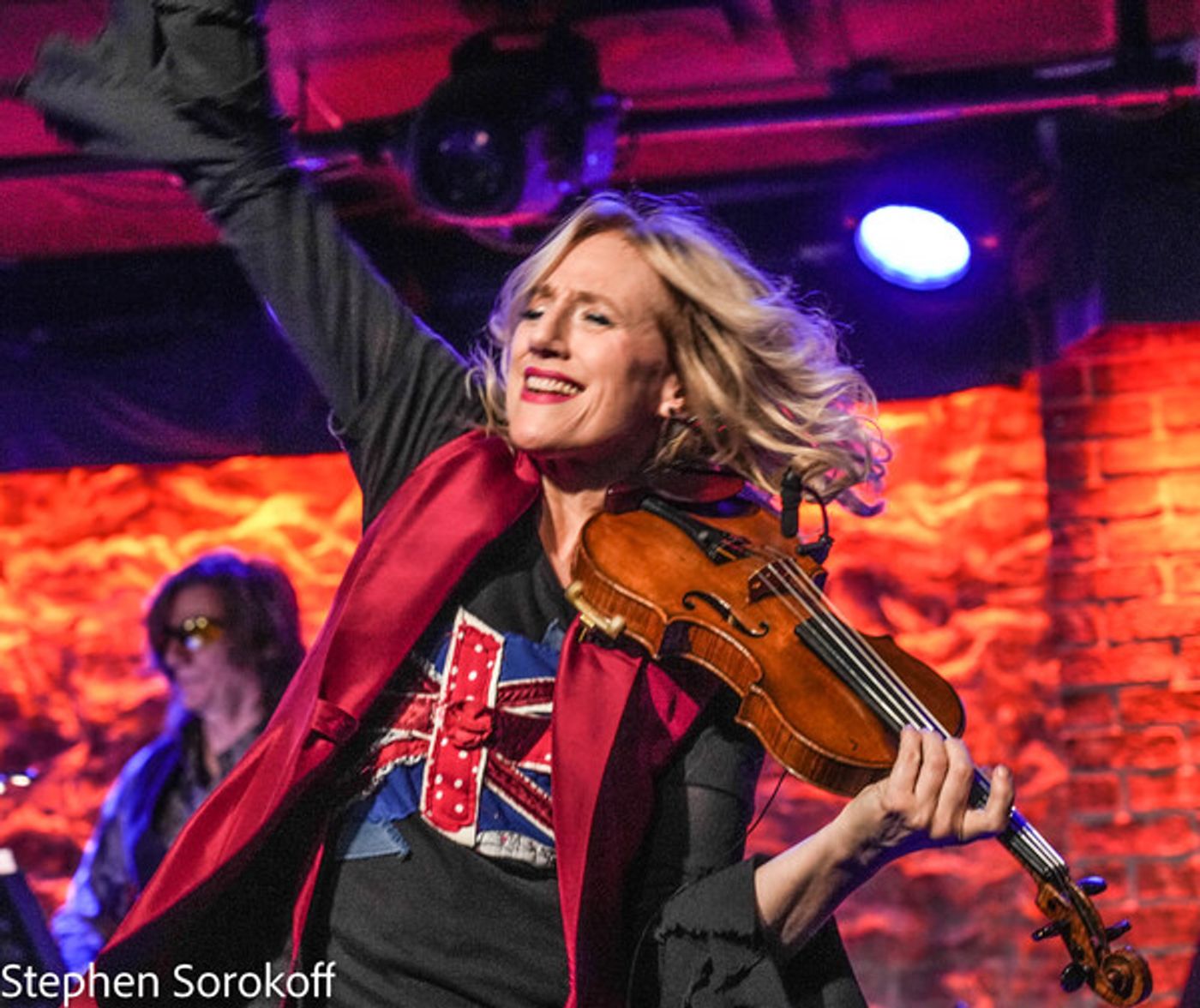 Photos: British Violinist Daisy Jopling and Frank Shiner Play The Iridium  Image
