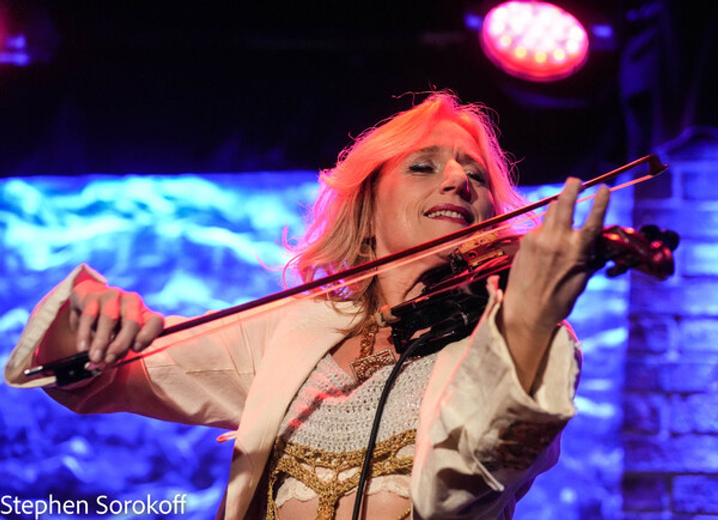 Photos: British Violinist Daisy Jopling and Frank Shiner Play The Iridium  Image