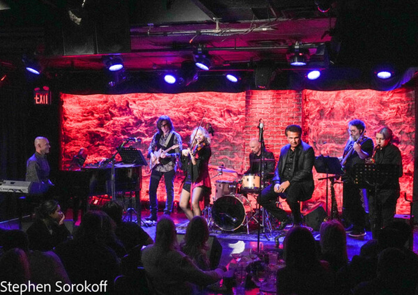 Photos: British Violinist Daisy Jopling and Frank Shiner Play The Iridium  Image