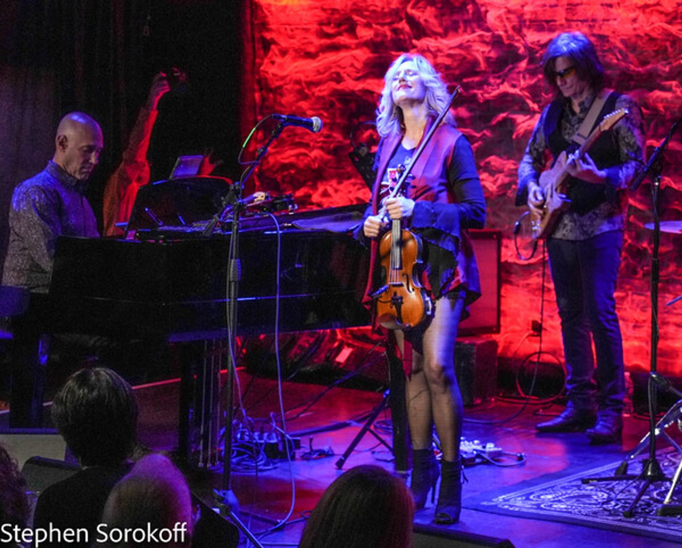 Photos: British Violinist Daisy Jopling and Frank Shiner Play The Iridium  Image