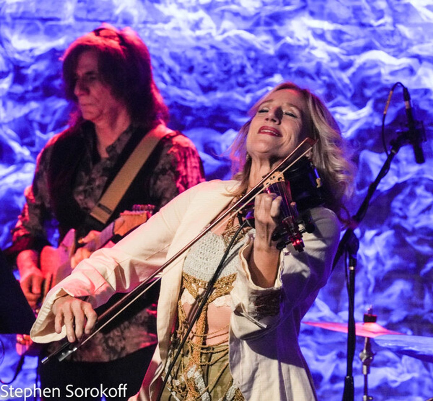 Photos: British Violinist Daisy Jopling and Frank Shiner Play The Iridium  Image