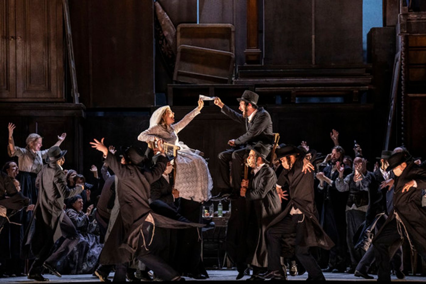 Photos: First Look at Lyric Opera of Chicago's FIDDLER ON THE ROOF with Steven Skybell, Debbie Gravitte, and More  Image