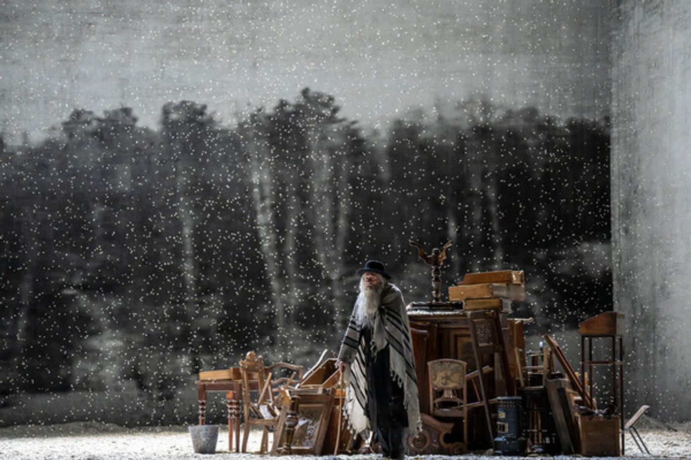 Photos: First Look at Lyric Opera of Chicago's FIDDLER ON THE ROOF with Steven Skybell, Debbie Gravitte, and More  Image