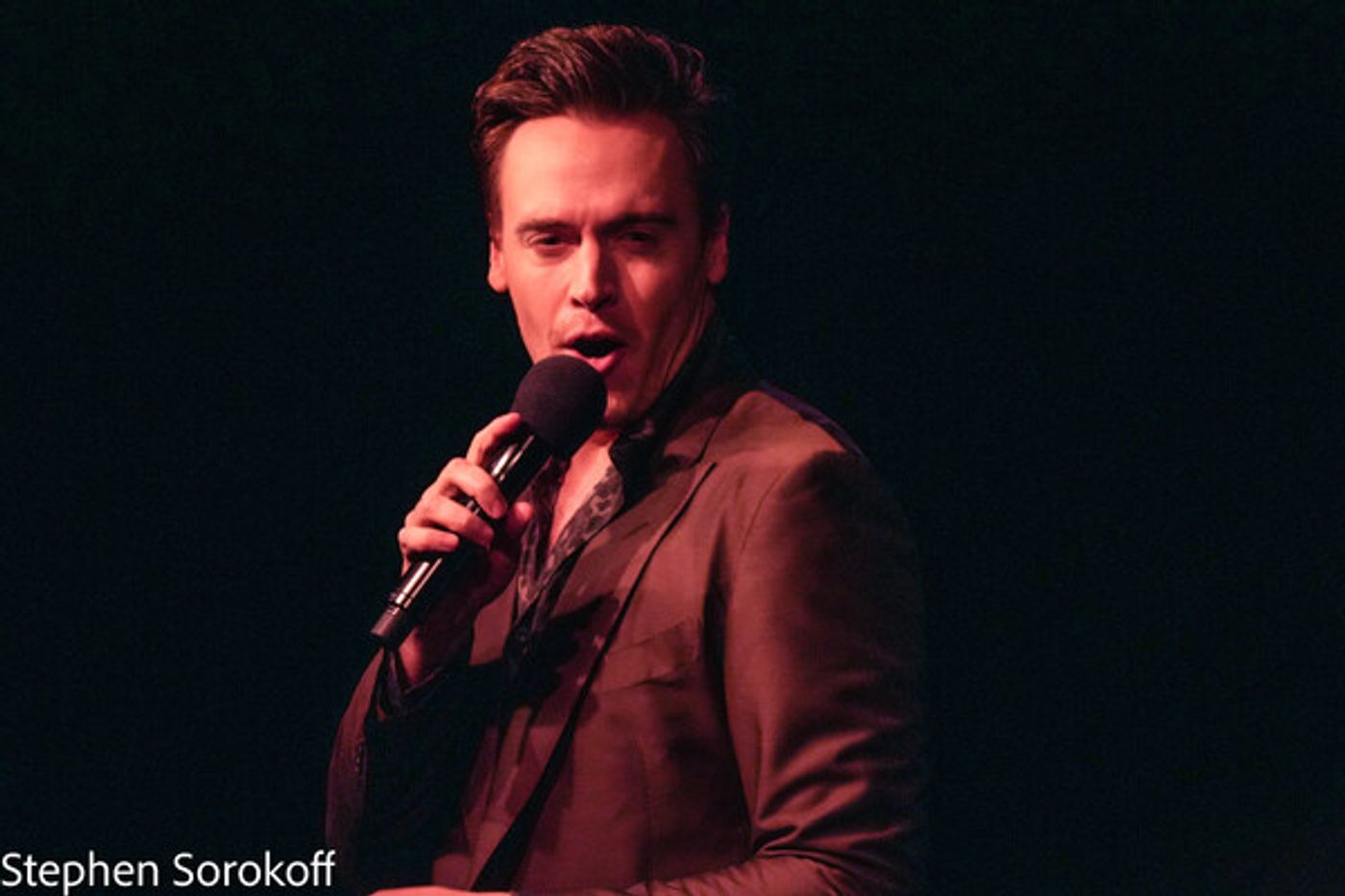 PHOTO COVERAGE: Erich Bergen Opens Cafe Carlyle Season  Image